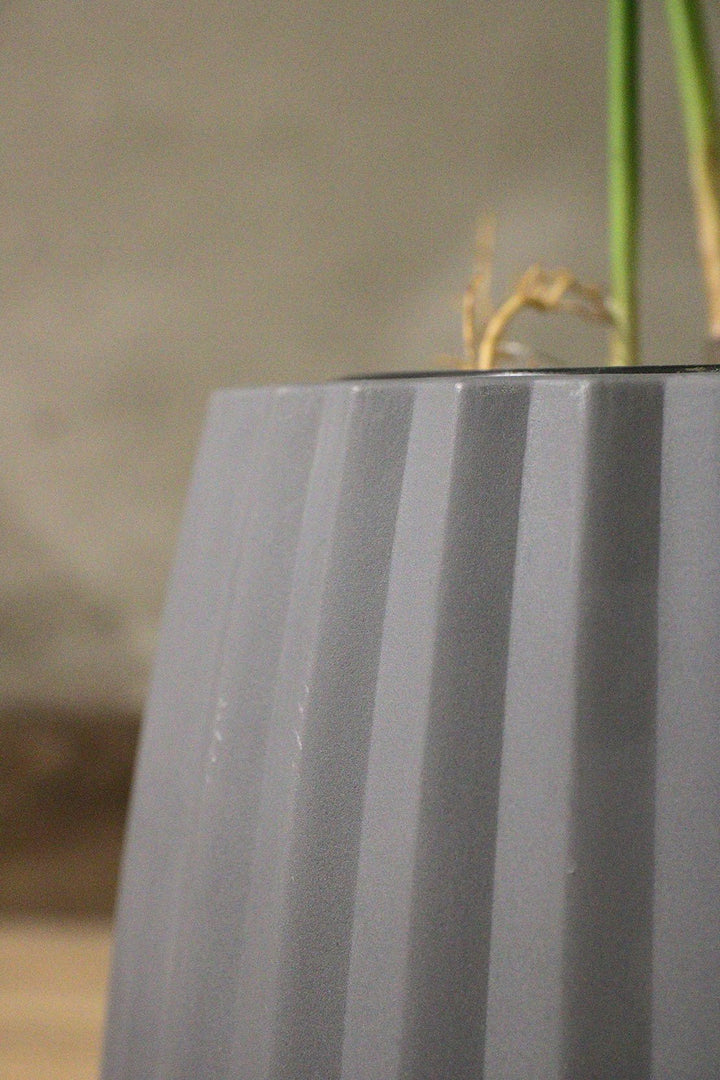 Plastic Floor Planter (Planter Only) - V Surfaces