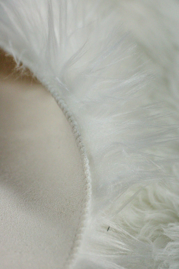 Wild Life (Sheep Fur) - 2.9 x 4.9 FT - White - Luxuriously Soft Fluffy Rug - V Surfaces